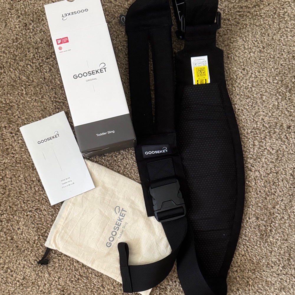 Gooseket Black Toddler Sling
